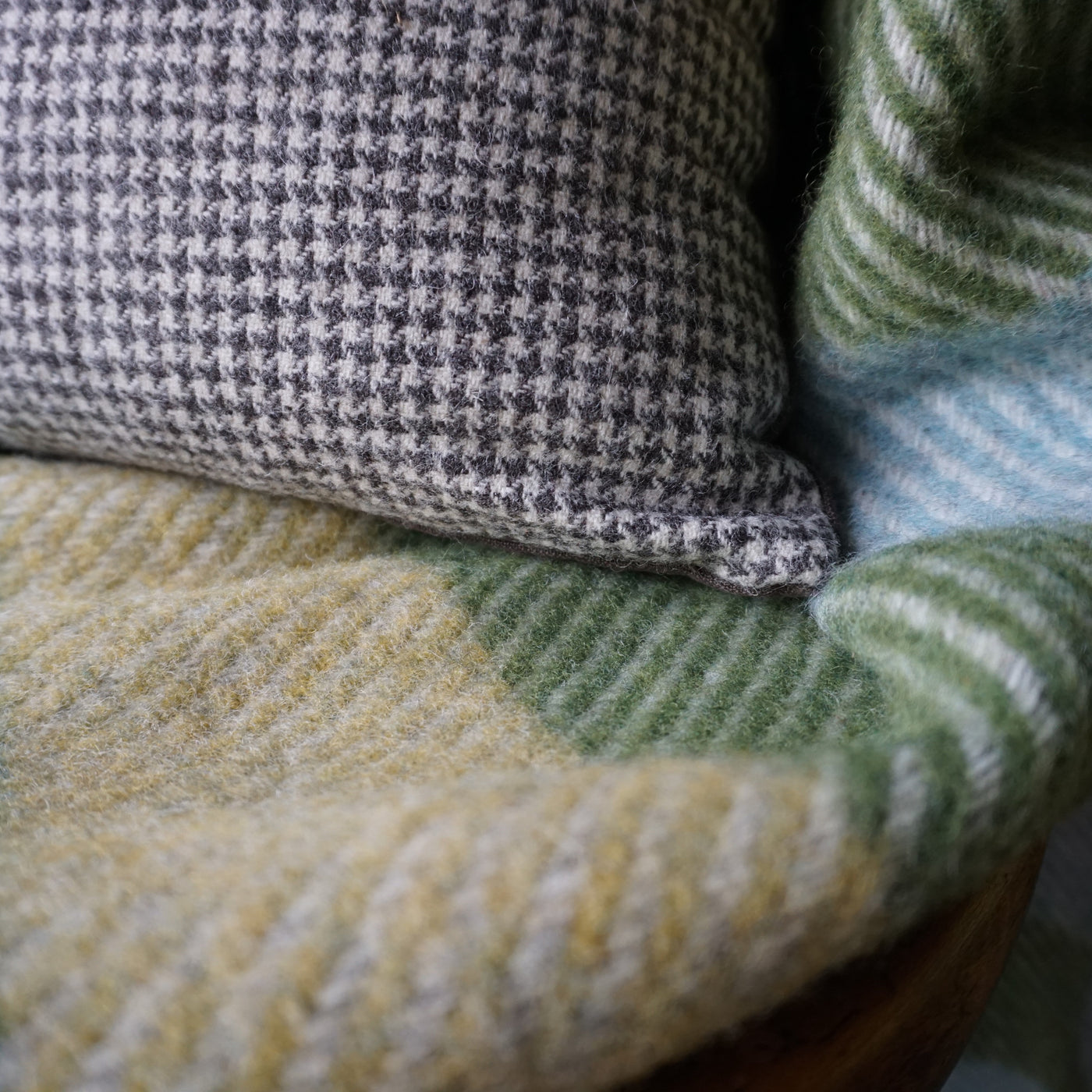 The Daffodil Shetland wool throw