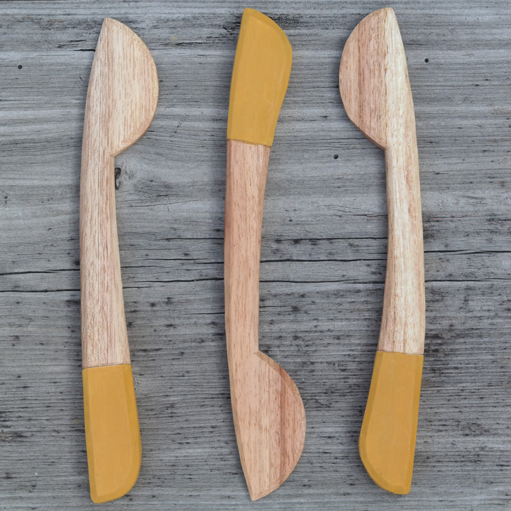 Hand carved honey spreader (British acacia)